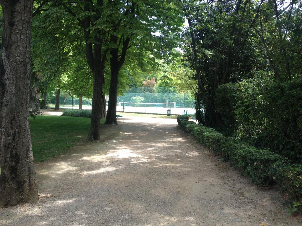 旅行者住宿加早餐旅馆 Olonzac 外观 照片